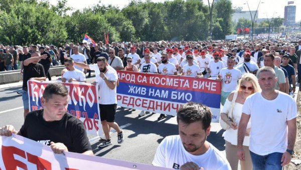 КАД СРБИЈА ПОБЕЂУЈЕ СРБИ НА КиМ ИМАЈУ БУДУЋНОСТ: Петковић и представници Српске листе дошли да подрже председника Вучића
