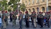 РАТНИ ВЕТЕРАНИ СТИЖУ ПРЕД НАРОДНУ СКУПШТИНУ: Снажна подршка председнику Вучићу на скупу „Србија једна породица“