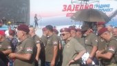 РАТНИ ВЕТЕРАНИ СТИЖУ ПРЕД НАРОДНУ СКУПШТИНУ: Снажна подршка председнику Вучићу на скупу „Србија једна породица“