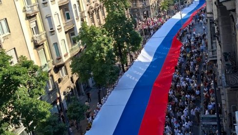 VUČIĆ OBJAVIO SNIMAK NAJVEĆE SRPSKE ZASTAVE: Hvala Srbijo