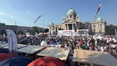 POGLEDAJTE SNIMAK IZ VAZDUHA: Ovako izgleda atmosfera na skupu Srbija jedna porodica (VIDEO)