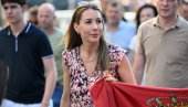 ЖЕЛИМО ДА ПОШАЉЕМО ПОРУКУ ЗАЈЕДНИШТВА: Министарка Хандановић на скупу Србија једна породица (ФОТО)