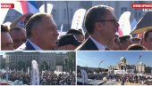 (УЖИВО) ВУЧИЋ СТИГАО НА СКУП СРБИЈА ЈЕДНА ПОРОДИЦА: Реке људи слиле се у Београд (ФОТО/ВИДЕО)