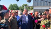 USPELI SMO DA OBEZBEDIMO DA MIG-OVI OBAVLJAJU FUNKCIJE LOVACA, ALI I BOMBARDERA: Vučić zadovoljan na prikazu aviona Vojske Srbije