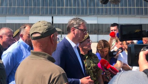 HVALA VAM TEODORA ŠTO BRANITE I ČUVATE NAŠU ZEMLJU Vučića oduševila devojka koja upravlja sistemom Mistral