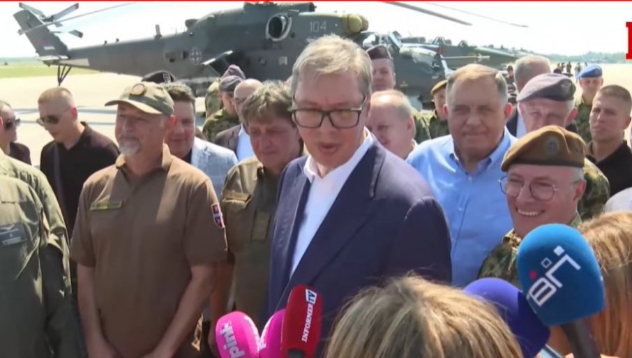 ДАНАС ГАЂАМО АТАКОМ СА ХЕЛИКОПТЕРА Вучић са пилотима: Највише волим када је у нашим рукама Ми-35, јер има посебан, злокобан звук