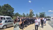 ŠIPTARSKI SPECIJALCI DOŠLI NA GAZIMESTAN: Srbi naterani da izlaze jedan po jedan (FOTO)