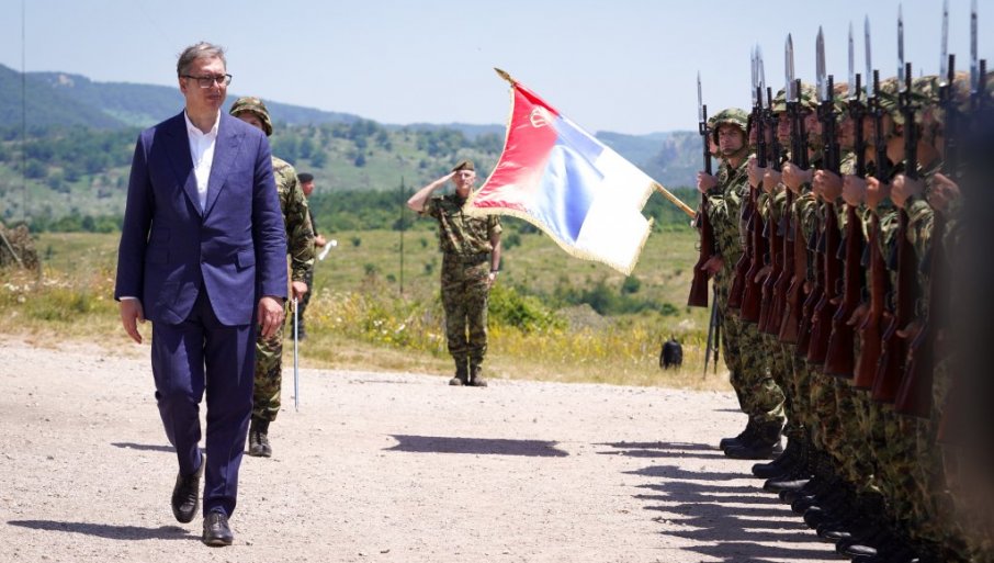 ВОЈСКА НИКАД ЈАЧА И СПРЕМНИЈА Вучић: Хоћу да грађани знају, мало би се ко у свету усудио да крене на тако добро опремљену и наоружану земљу
