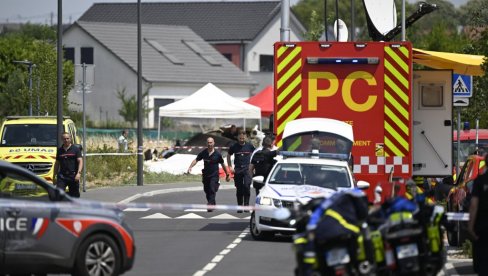 КОБНО ПАДОБРАНСКО КРШТЕЊЕ: Срушио се авион у близини Нансија