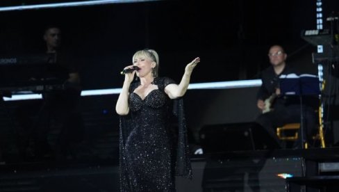 МОЛИМ БОГА ДА НЕ ЗАПЛАЧЕМ: Сузана Јовановић наступила после 27 година - све време мислила о Саши, а ево шта је рекла пре изласка на сцену
