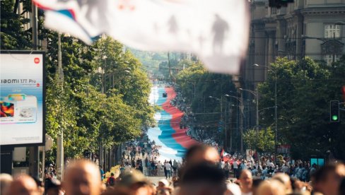 МОЋНЕ СЛИКЕ НАЈВЕЋЕ СРПСКЕ ЗАСТАВЕ: Уједињена Србија подржала Вучића