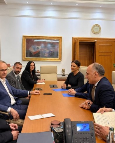 ВАЖАН САСТАНАК: Премијер Мацут разговарао са представницима Директората цивилног ваздухопловства Србије (ФОТО)