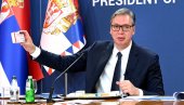 ВУЧИЋ ПРЕДСТАВИО ПАКЕТ НОВИХ МЕРА: Велико снижење цена лекова, пензионерима до 35.000 динара једнократне помоћи, ево ко још добија новац