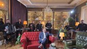POTEZ PEVAČA IZAZVAO MNOGO KOMENTARA: Evo šta je uradio sa legendarnom pesmom (FOTO)