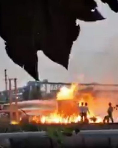 БУКНУО ПОЖАР У ПЕТРОХЕМИЈСКОМ ПОСТРОЈЕЊУ: Повређено 20 људи, ватра захватила и околне куће (ФОТО/ВИДЕО)