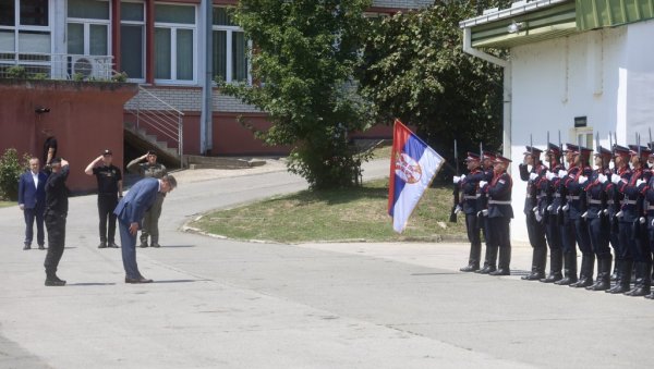 ПОНОСАН САМ НА СПРЕМНОСТ ЈЕДИНИЦЕ Вучић на вежби жандармерије: Држава ће улагати у опрему и наоружање