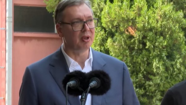 МИ ДО САДА 10 ПУТ ДАЈЕМО ЈЕДНОКРАТНУ ПОМОЋ Вучић одговорио Поношу: Србија му је све обезбедила, то да може да се брчка