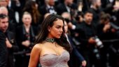 РОНАЛДОВА ВЕРЕНИЦА НА МЕТИ КРИТИКА НАВИЈАЧА ПОРТУГАЛА: Њена фотографија са трибина обишла свет (ФОТО)
