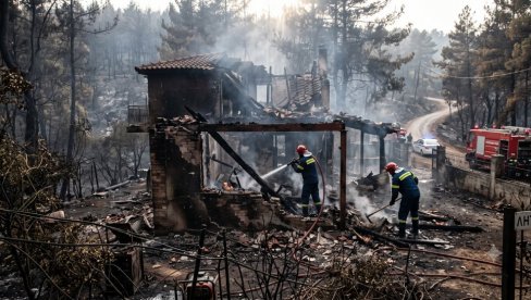 СТРАВИЧНА ТРАГЕДИЈА У ГРЧКОЈ: Шумски пожар прогутао кућу, отац и син (12) изгорели у пламену - мајка једина преживела пакао