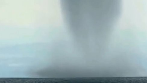 JEZIVI PRIZORI IZNAD BODENSKOG JEZERA: Podigao se ogroman tornado - U toku je hitan alarm zbog udara opasnih po život
