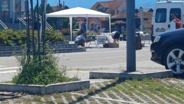 ПЕШАЧИО САМ 60 КИЛОМЕТАРА, А ОНДА СУ МИ УКРАЛИ БАТЕРИЈУ! Учесник скупа у Краљеву бесан на своје блокадере (ВИДЕО)