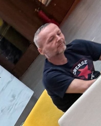 ОЛЕНИК ДОКАЗУЈЕ ДА ЈЕ НАЈВЕРНИЈИ ВУЧИЋЕВ ФАН: Како је познати „бунтовник“ поново ухваћен у срцу Галерије у Београду на води