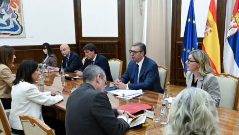 VUČIĆ SE SASTAO SA MARGARITOM ROBLES FERNANDES: Predsednik razgovara sa ministarkom odbrane Španije