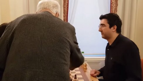 FIDE SUSPENDOVALA RUSKOG ŠAHOVSKOG VELEMAJSTORA: U centru skandala nakon smrti američkog protivnika