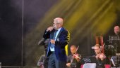 ДОК МЕ НОГЕ НОСЕ И ГЛАС СЛУЖИ, ПЕВАЋУ СВОМ НАРОДУ: Миланче Радосављевић заказао и трећи концерт на Ташмајдану (ФОТО)