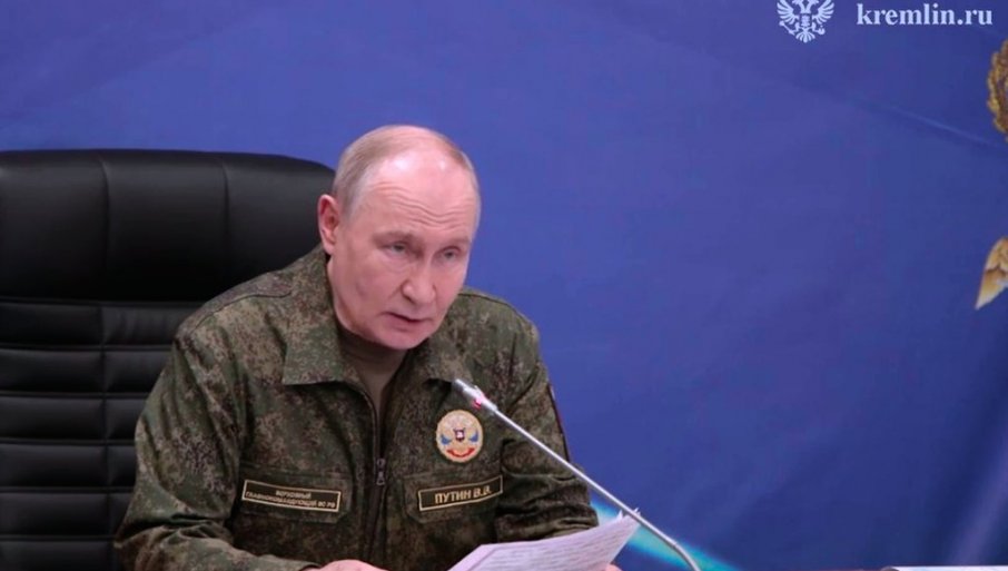 ПУТИН У УНФОРМИ ИЗНЕНАДА ПОСЕТИО ВОЈНИКЕ, ПА ЗАГРМЕО: Ослободили смо ЛНР потпуно, ускоро ћемо и ДНР (ФОТО)