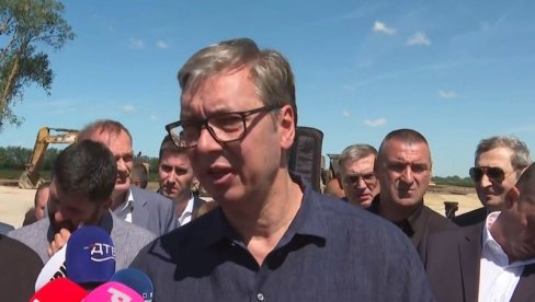 ”САД МИ ПРАВЕ МАШИНУ” Вучић: Сваку рупу у Србији ћу имати у свом телефону