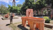 U KIKINDI POČEO 45. VAJARSKI SIMPOZIJUM „TERRA“: Izložba skulptura označila novu koloniju (Foto)