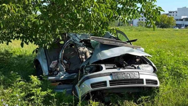 ЈЕЗИВЕ СЛИКЕ СА МЕСТА ПОГИБИЈЕ ДВА ТИНЕЈЏЕРА: Закуцали се аутомобилом у дрво код Бање Ковиљаче (ФОТО)