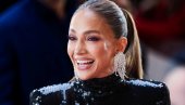 ЏЕНИФЕР ЛОПЕЗ ЗАБЛИСТАЛА НА ВЕНЧАЊУ ТЕЈЛОР И ТРЕВИСА: Открила коју модну комбинацију је обукла за ову прилику (ФОТО)