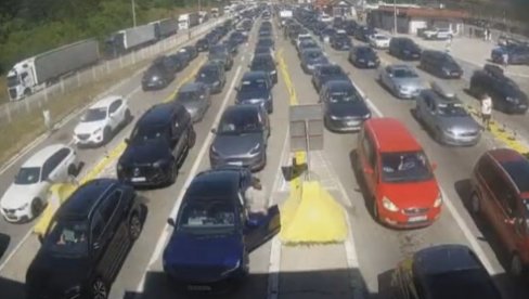 НОЋНИ ПАКАО НА ГРАНИЦАМА! Тотални колапс и на улазу и на излазу из Србије, чека се САТИМА, ево где је НАЈГОРЕ