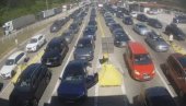 НОЋНИ ПАКАО НА ГРАНИЦАМА! Тотални колапс и на улазу и на излазу из Србије, чека се САТИМА, ево где је НАЈГОРЕ