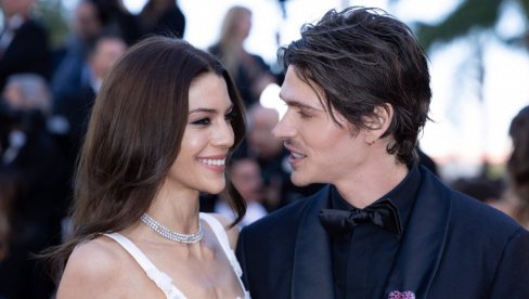 PORODICA PELC IZGLEDA UDALJILA I SNAJU OD ROĐENE MAJKE: Na venčanju Kenje Kinski-DŽouns se nije pojavila - Nastasja Kinski?