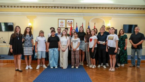 ĐACIMA GENERACIJE PO 30.000 DINARA: Kikinda nagradila dvadeset najboljih učenika