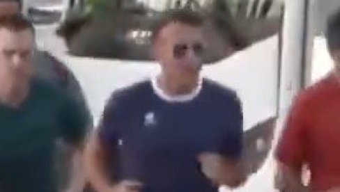 NI SAMIT NATO-A NIJE GA ZAUSTAVIO: Makron izašao na jutarnje trčanje i privukao pažnju (VIDEO)