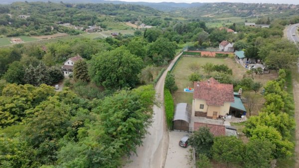ПРИВРЕМЕНА ЗАБРАНА САОБРАЋАЈА У ДЕЛУ СРЕМСКЕ КАМЕНИЦЕ: Радови на поправци коловоза