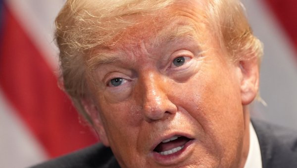 ТРАМП НЕ ОДУСТАЈЕ: Поручио да ће САД поново снажно ударити ако се напади наставе