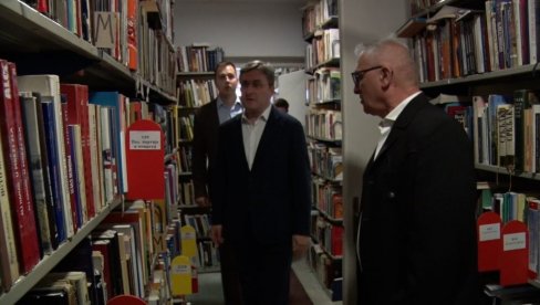 ZA BIBLIOTEKU 13 MILIONA: Ministar Selaković u Požegi
