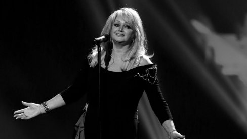 ПРЕМИНУЛА БОНИ ТАЈЛЕР: Позната певачица изгубила животну битку (ФОТО/ВИДЕО)