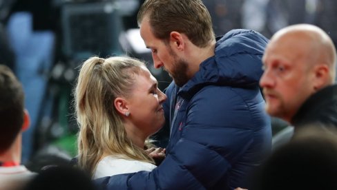 ФИЛМСКА ЉУБАВНА ПРИЧА КАПИТЕНА ЕНГЛЕСКЕ: Све је почело када су били деца - пре 20 година их спојио Бекам (ФОТО)