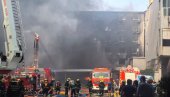 ОГРОМАН ПОЖАР У ФАБРИЦИ ОБУЋЕ: Драматични призори у Кини (ВИДЕО)