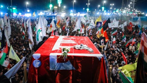 САХРАЊЕН АЛИ ХАМНЕИ: Последњи испраћај у Мешхеду, одјекивали повици „Смрт Америци“ и „Смрт Израелу“