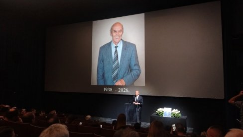KOMEMORACIJA ANDRIJI BAJIĆU: Supruga Mala Cana u crnini, drže je da ne padne (FOTO)