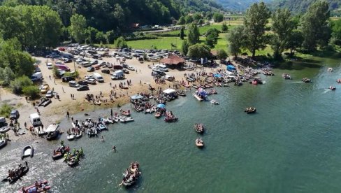 SUTRA DRINSKA REGATA: Spust od Rogačice do LJubovije