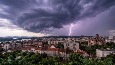 SPREMITE SE, STIŽE POTOP: Oluje i grad večeras i sutra tuku ove delove Srbije