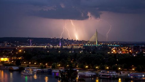 (MAPE) NEVREME SE PREMEŠTA KA OVOM DELU SRBIJE: RHMZ izdao novo upozorenje, stižu pljuskovi, grad i jak vetar